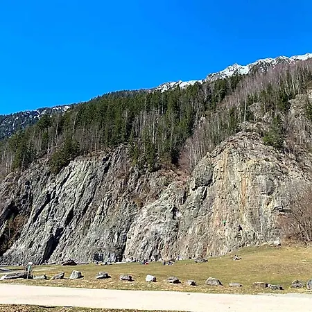 Des Lacs מלון